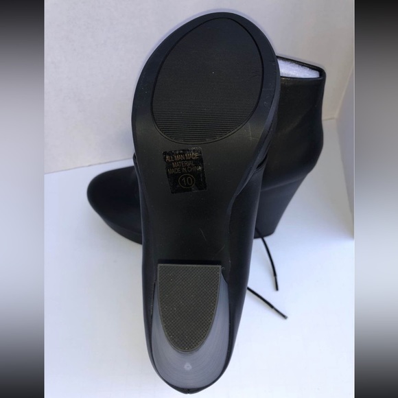 *NEW* Chunky Heel Lace up Booties - Picture 6 of 7